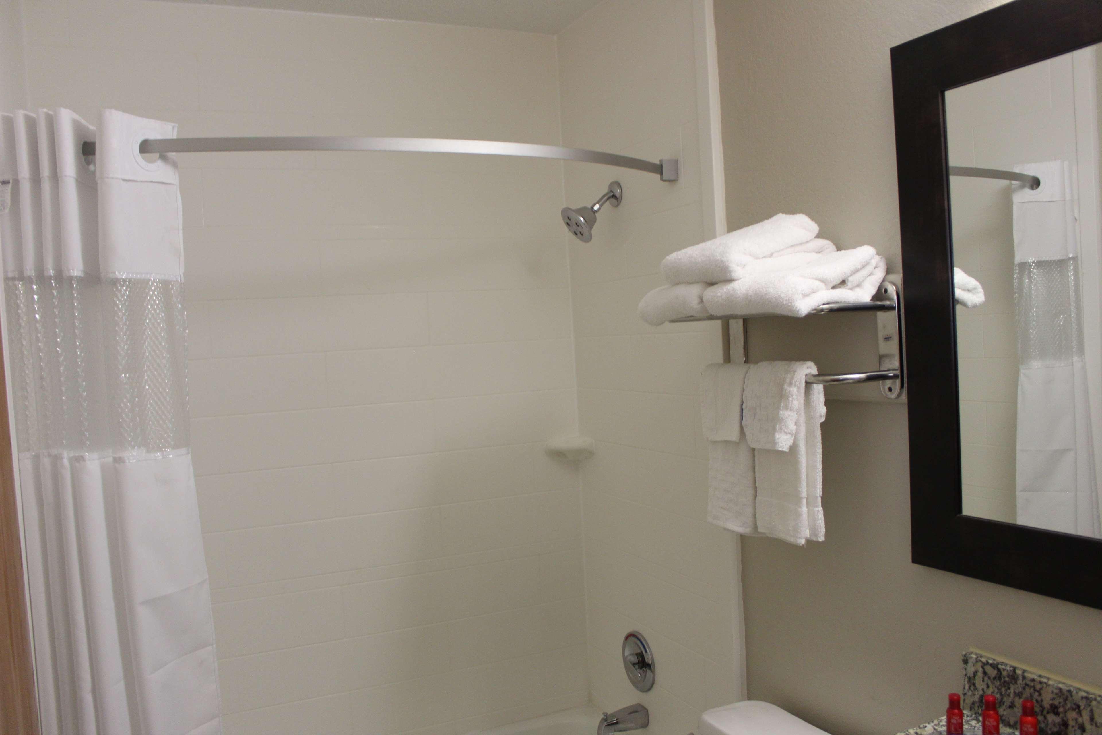 Hotel Ramada By Wyndham Cedar Rapids South Extérieur photo