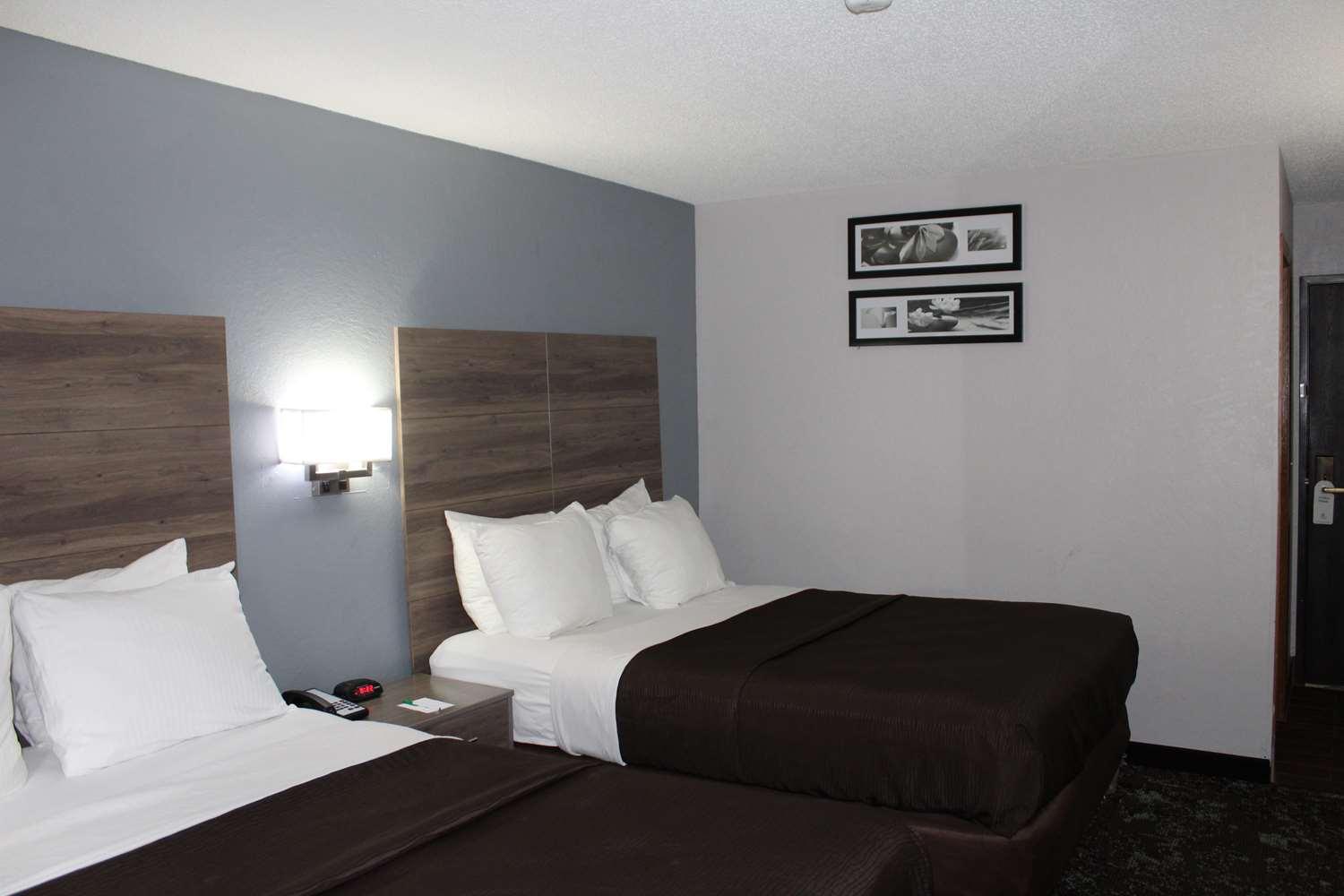 Hotel Ramada By Wyndham Cedar Rapids South Extérieur photo