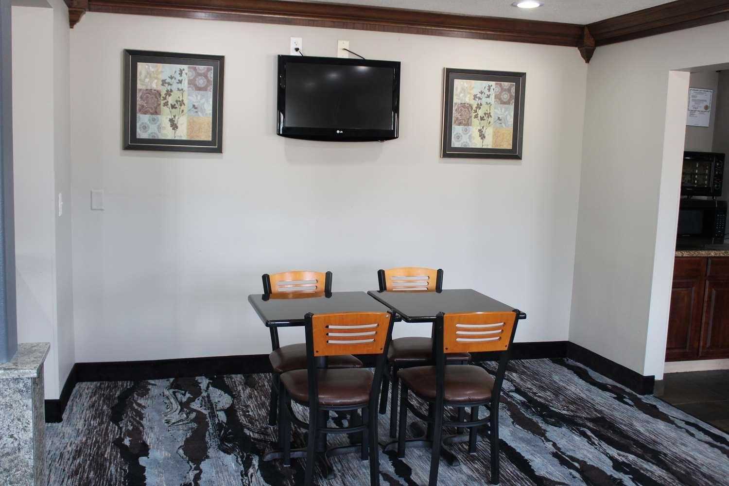 Hotel Ramada By Wyndham Cedar Rapids South Extérieur photo