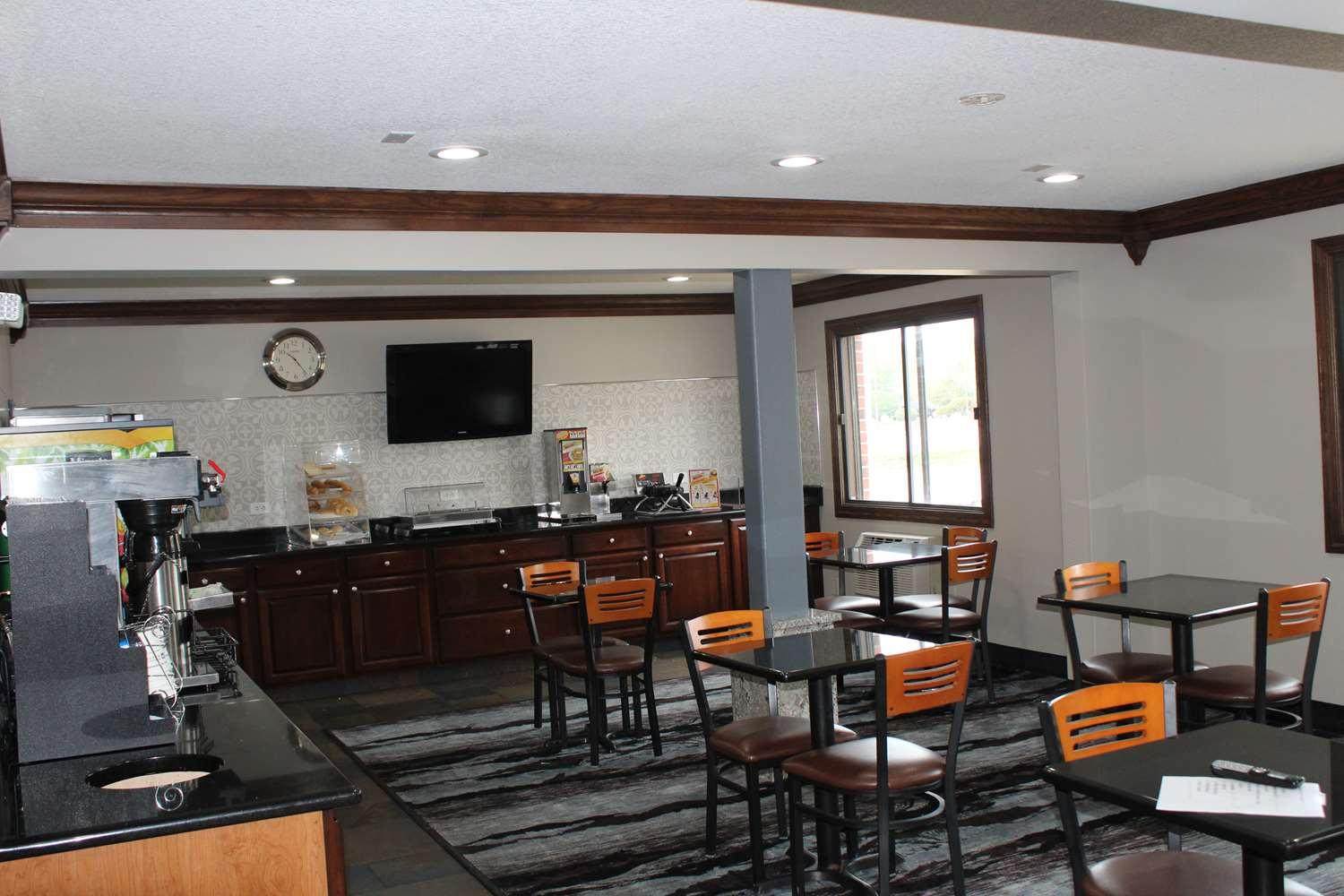 Hotel Ramada By Wyndham Cedar Rapids South Extérieur photo