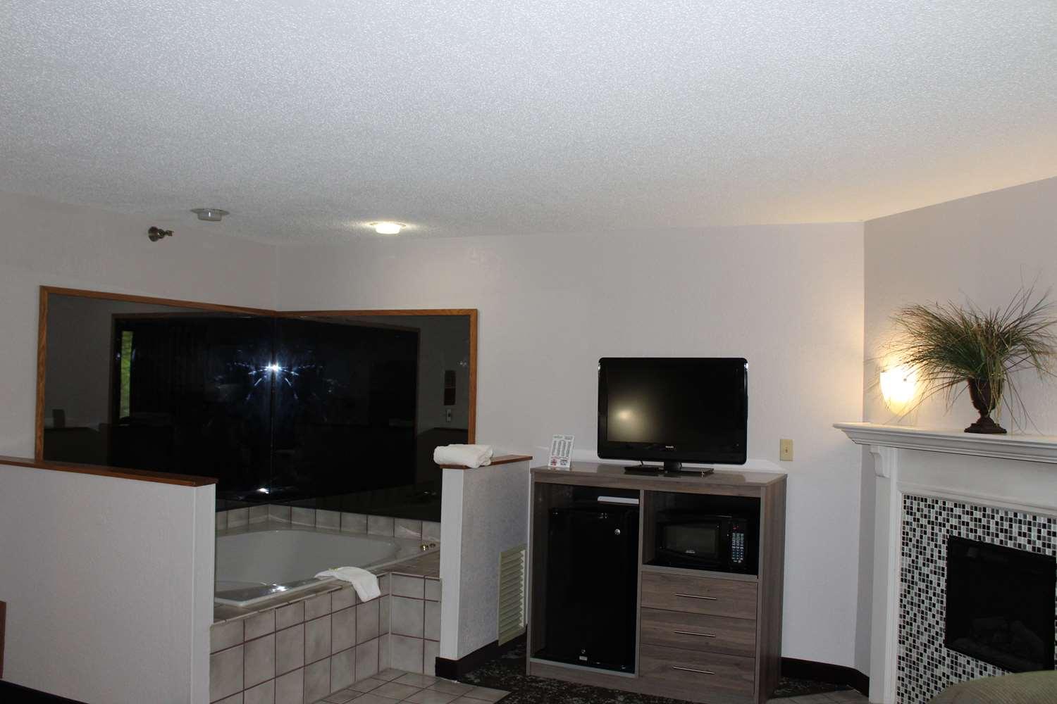 Hotel Ramada By Wyndham Cedar Rapids South Extérieur photo