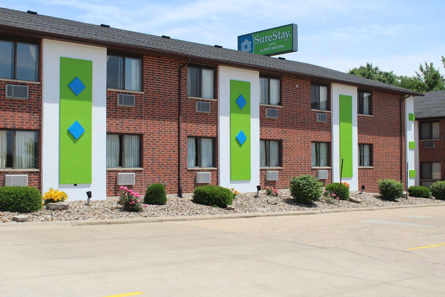 Hotel Ramada By Wyndham Cedar Rapids South Extérieur photo