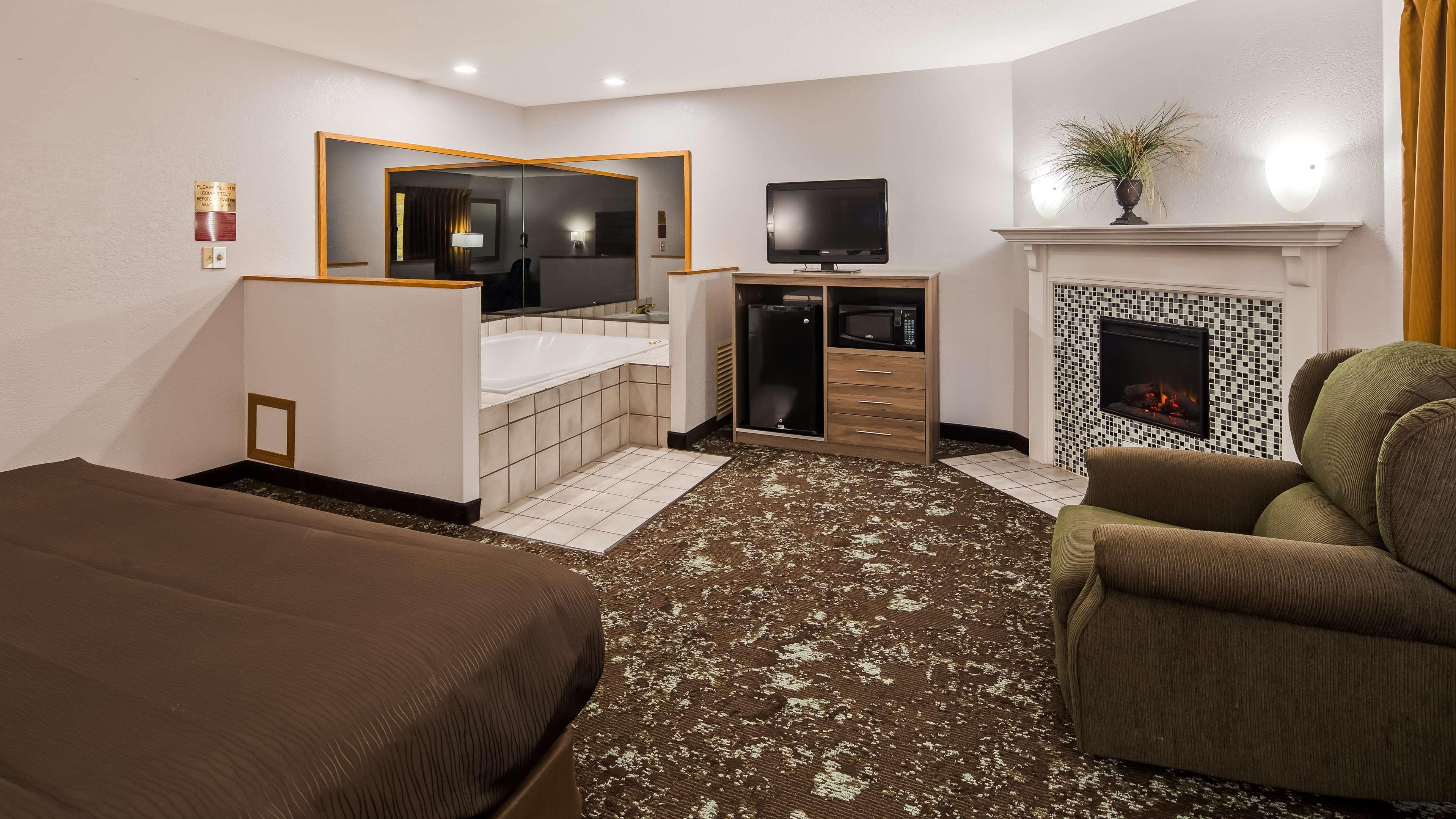 Hotel Ramada By Wyndham Cedar Rapids South Extérieur photo