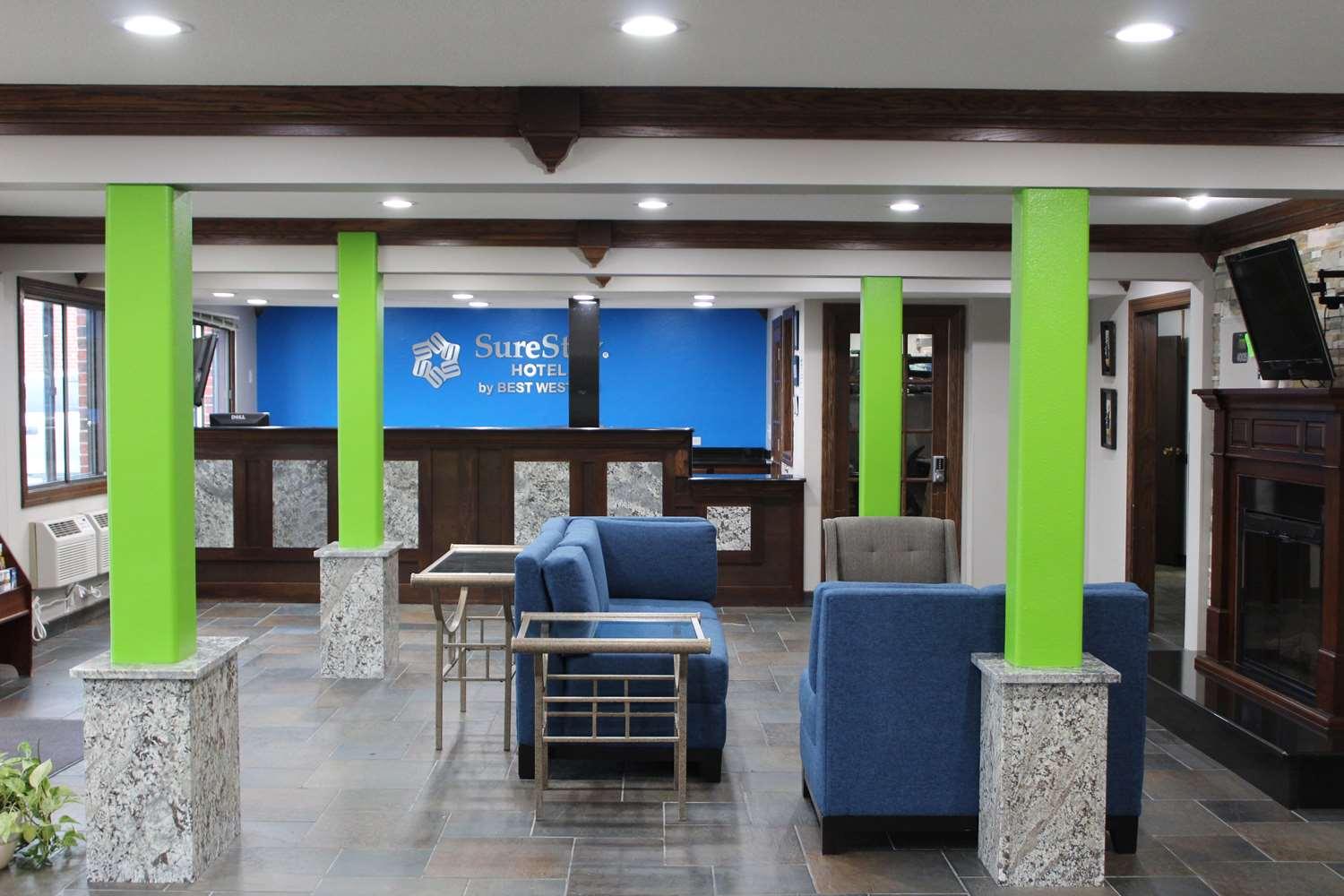 Hotel Ramada By Wyndham Cedar Rapids South Extérieur photo
