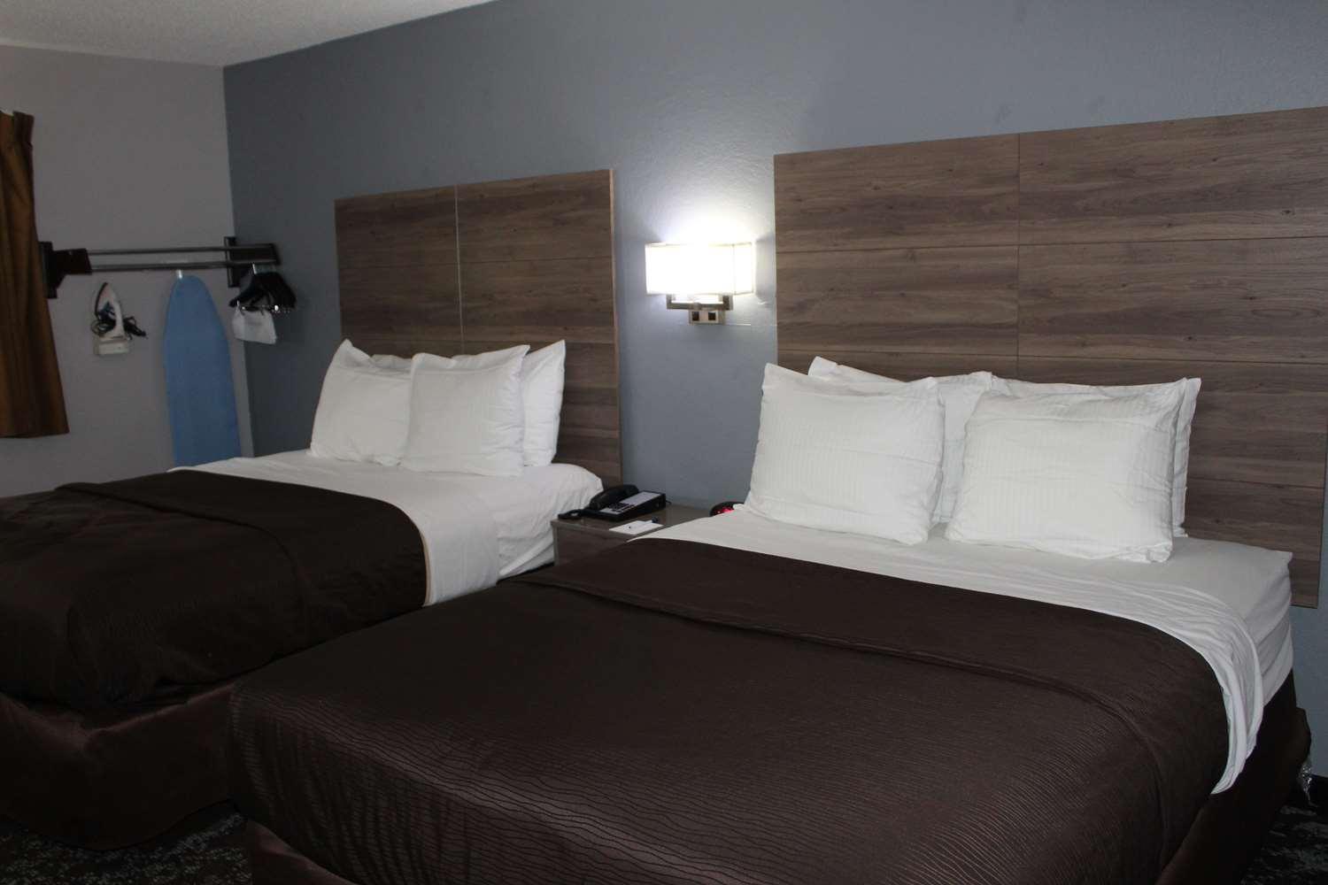Hotel Ramada By Wyndham Cedar Rapids South Extérieur photo