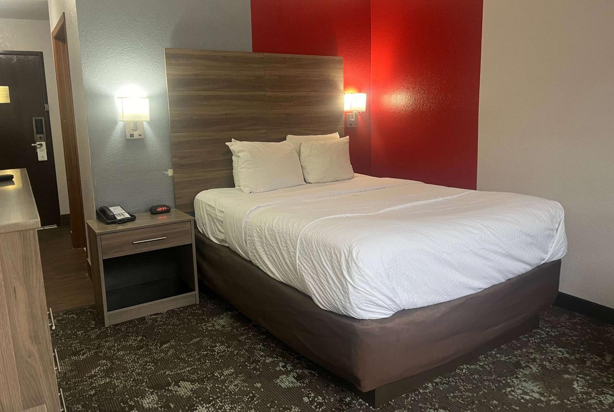 Hotel Ramada By Wyndham Cedar Rapids South Extérieur photo