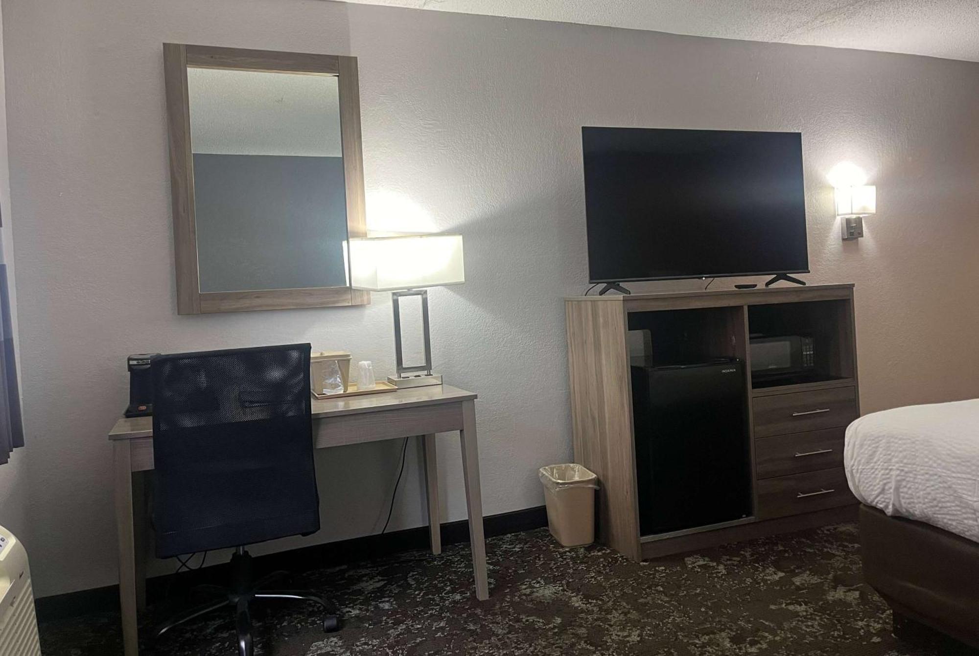 Hotel Ramada By Wyndham Cedar Rapids South Extérieur photo