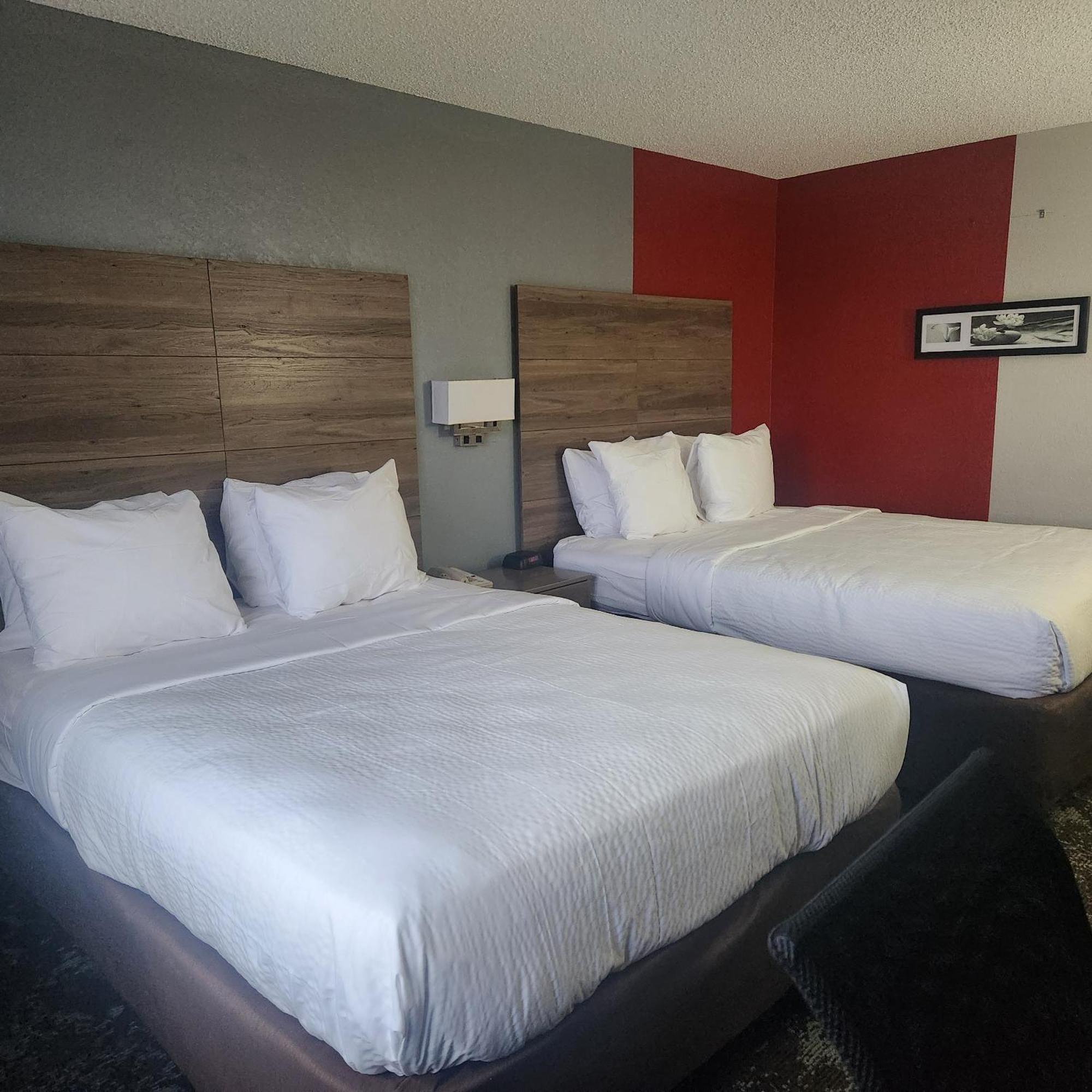 Hotel Ramada By Wyndham Cedar Rapids South Extérieur photo