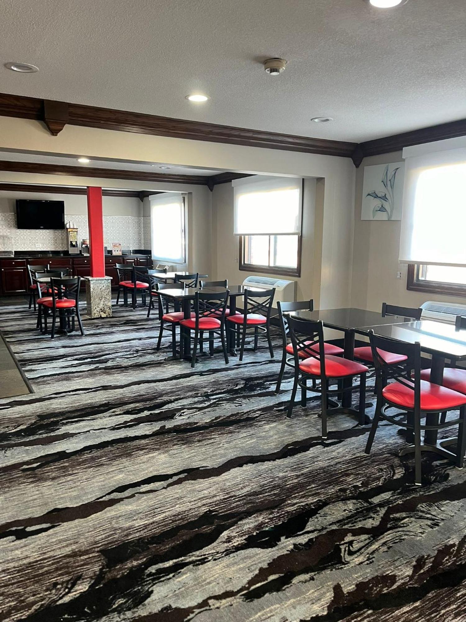 Hotel Ramada By Wyndham Cedar Rapids South Extérieur photo